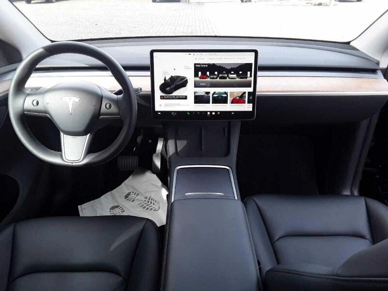TESLA Model Y Model Y AWD Performance