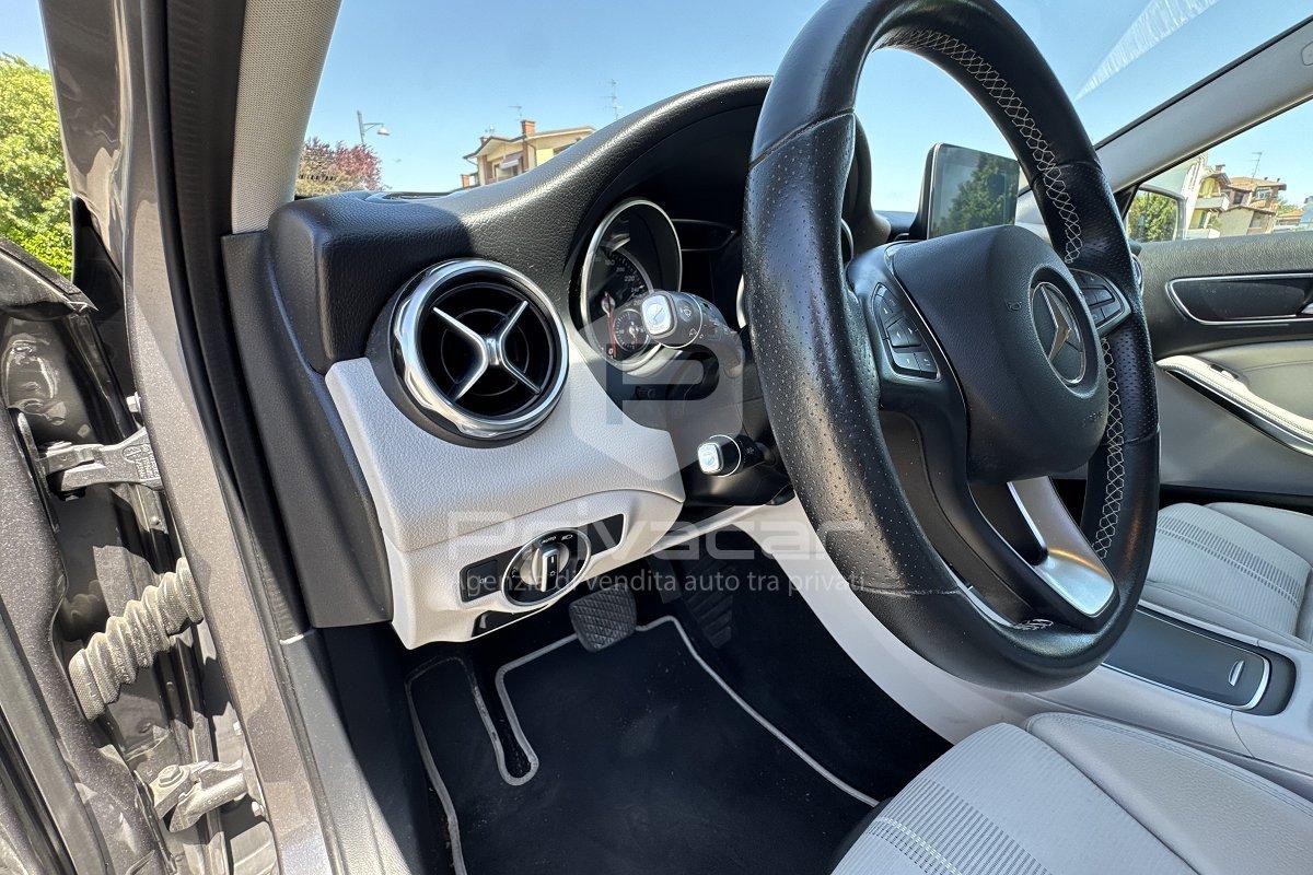 MERCEDES GLA 200 d Business