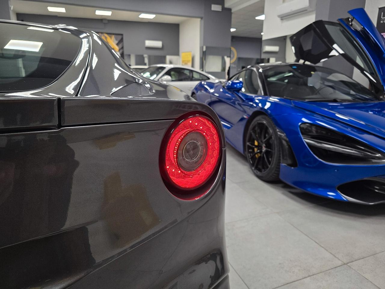 Ferrari F12 Berlinetta 6.3 740CV SERVICE BOOK_LED_CARBONIO_TOP