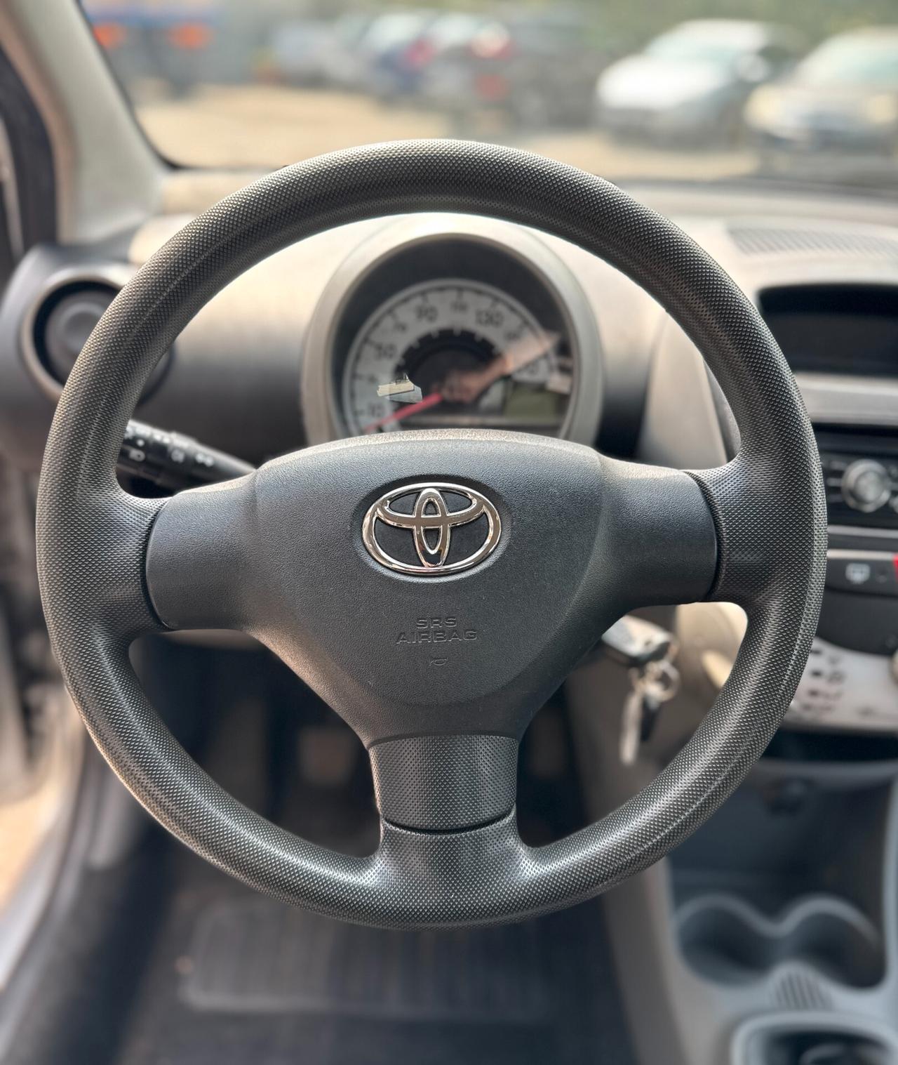 Toyota Aygo 1.0 50kW Benz 5p *SOLO 40.000 km UNICO*