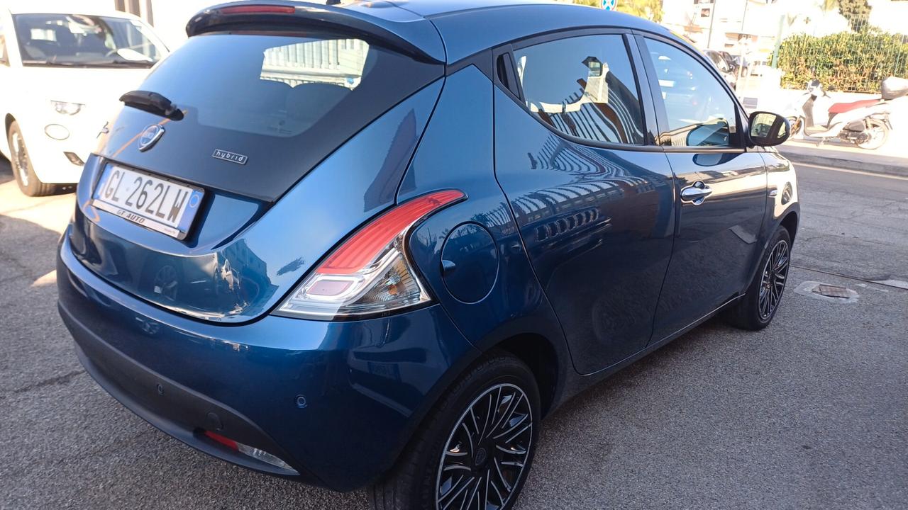 Lancia Ypsilon 1.0 FireFly 5 porte S&S Hybrid Gold