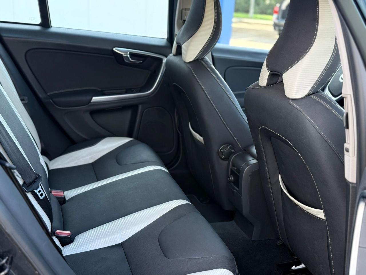 Volvo V60 D5 Geartronic R-design