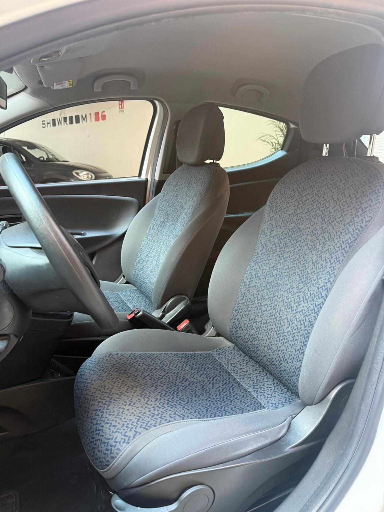 Lancia Ypsilon 1.0 FireFly 5 porte S&S Hybrid Ecochic Silver