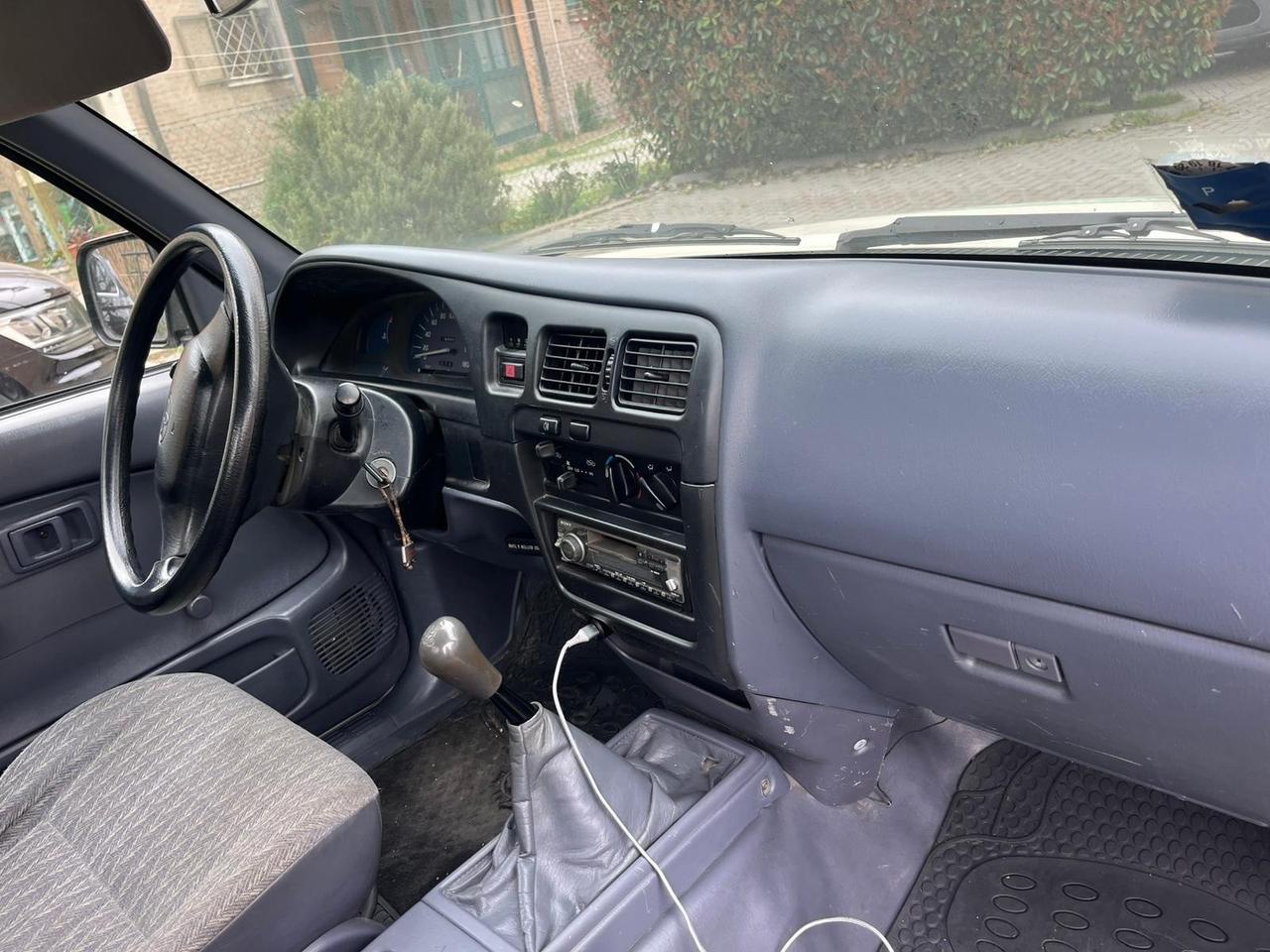 Toyota Hilux 2.4 2WD