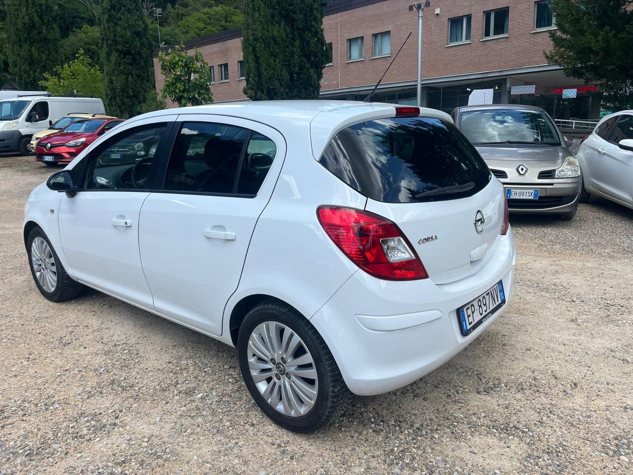 Opel Corsa 1.2 5 porte Sport