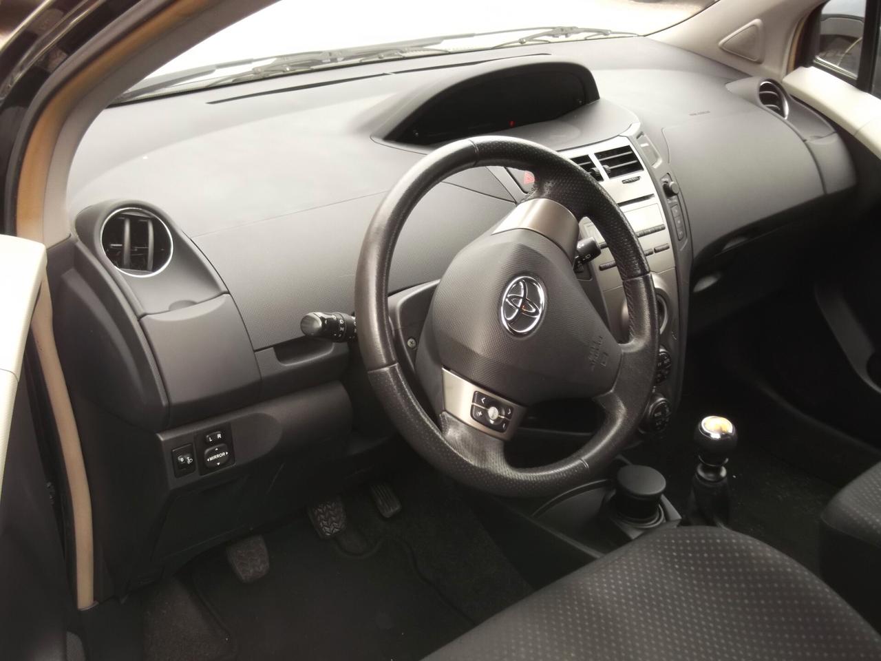 Toyota Yaris 1.3 3 porte Sol - 07