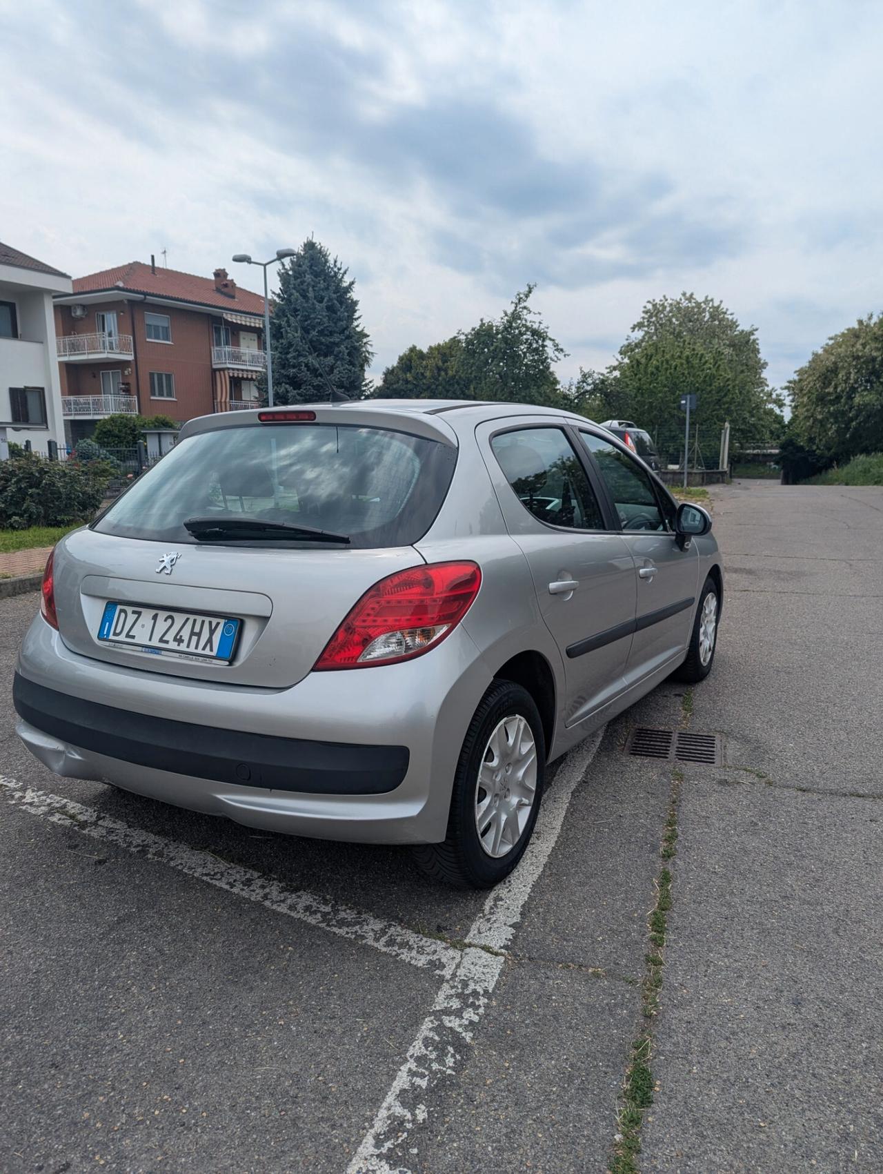 Peugeot 207 1.4 neopatentati