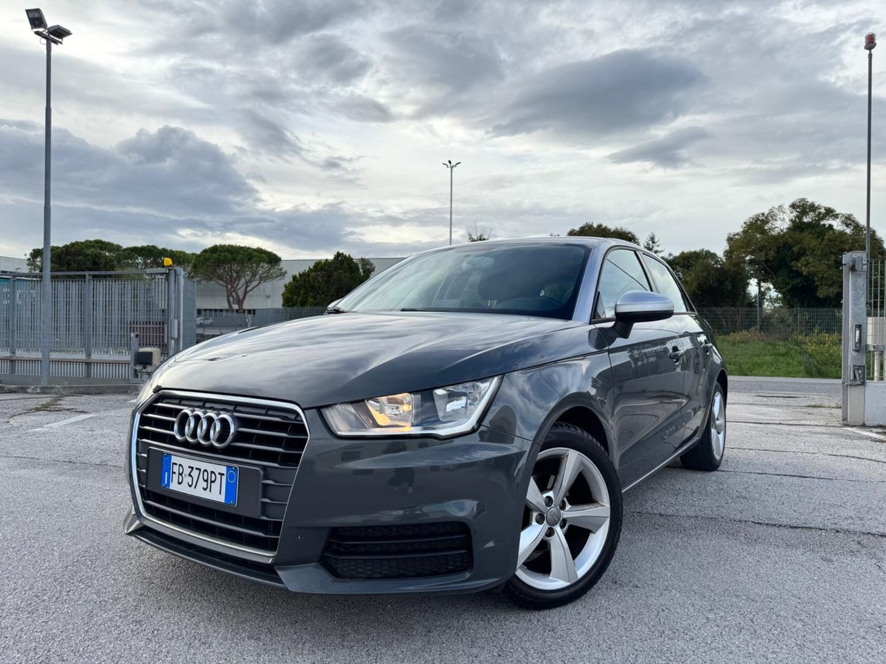 AUDI A1 SPORTBACK 1.0 TFSI Metal Plus