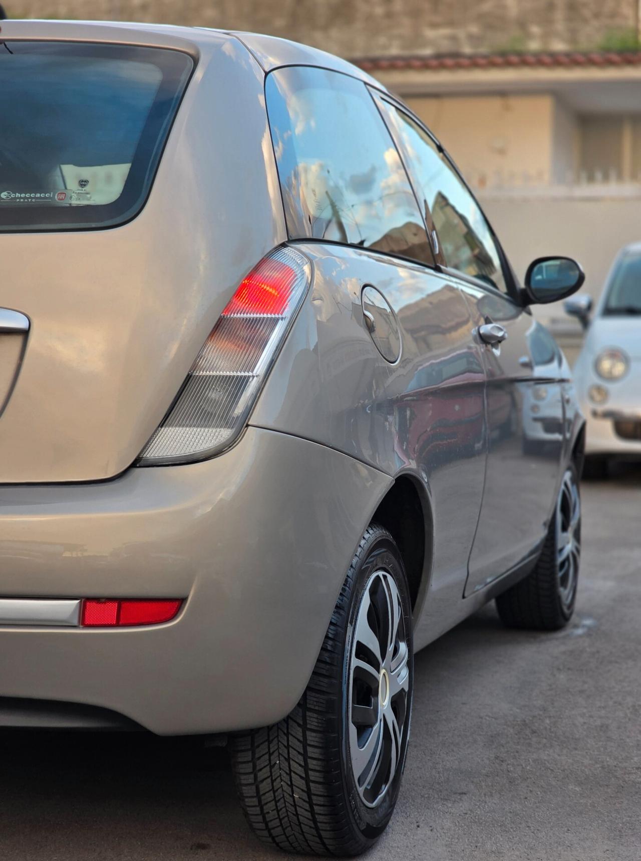 Lancia Ypsilon 1.2 Argento