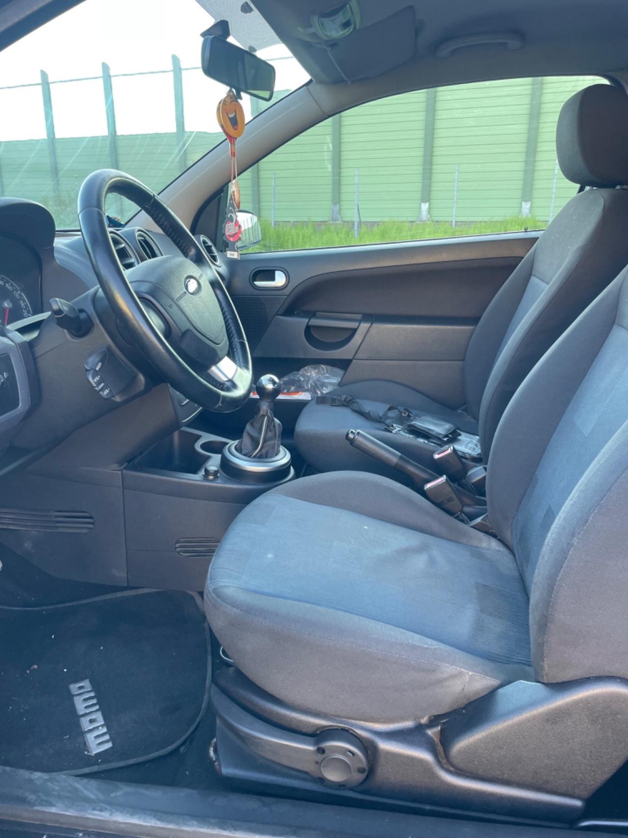 Ford Fiesta 1.4 16V 3p. Ghia