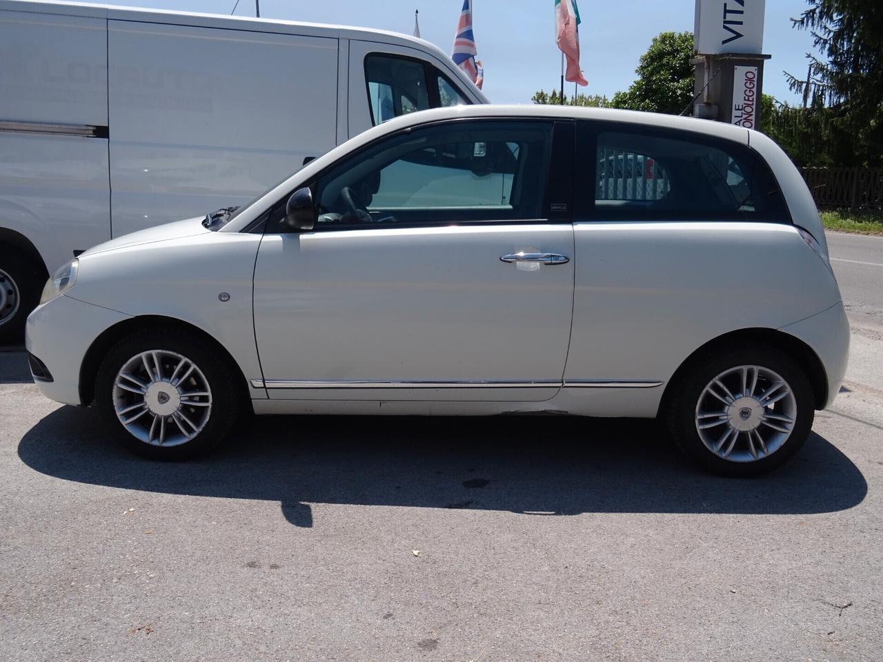 Lancia Ypsilon 1.2 69 CV UNYCA OK NEOPATENTATI