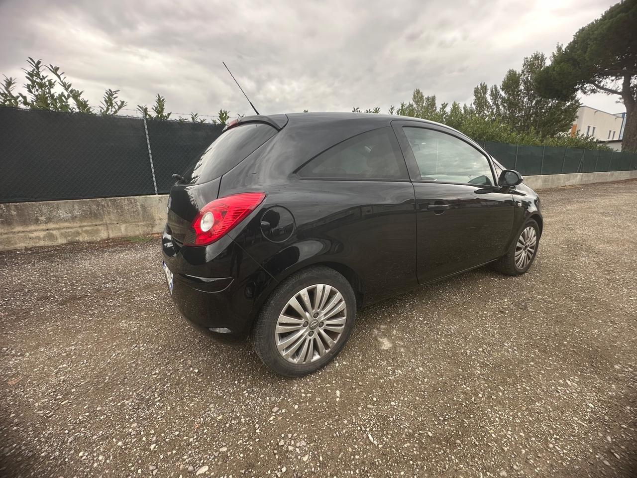 Opel Corsa 1.2 85CV 3 porte GPL-TECH Club