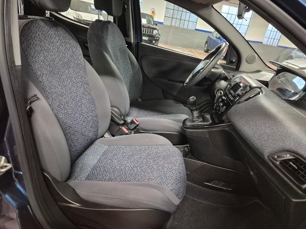 Lancia Ypsilon 1.0 FireFly 5 porte S&S Hybrid Ecochic Silver