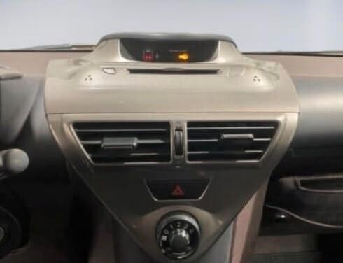 Toyota iQ 1.0 68 Cv - Cerchi in lega - Comandi