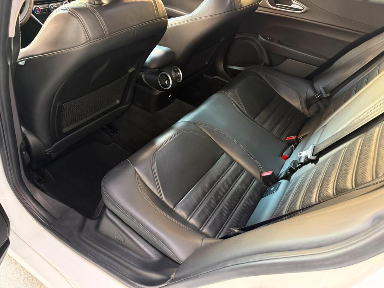 Alfa Romeo Giulia 2.2 Turbodiesel 210 CV AT8 AWD Q4 Veloce