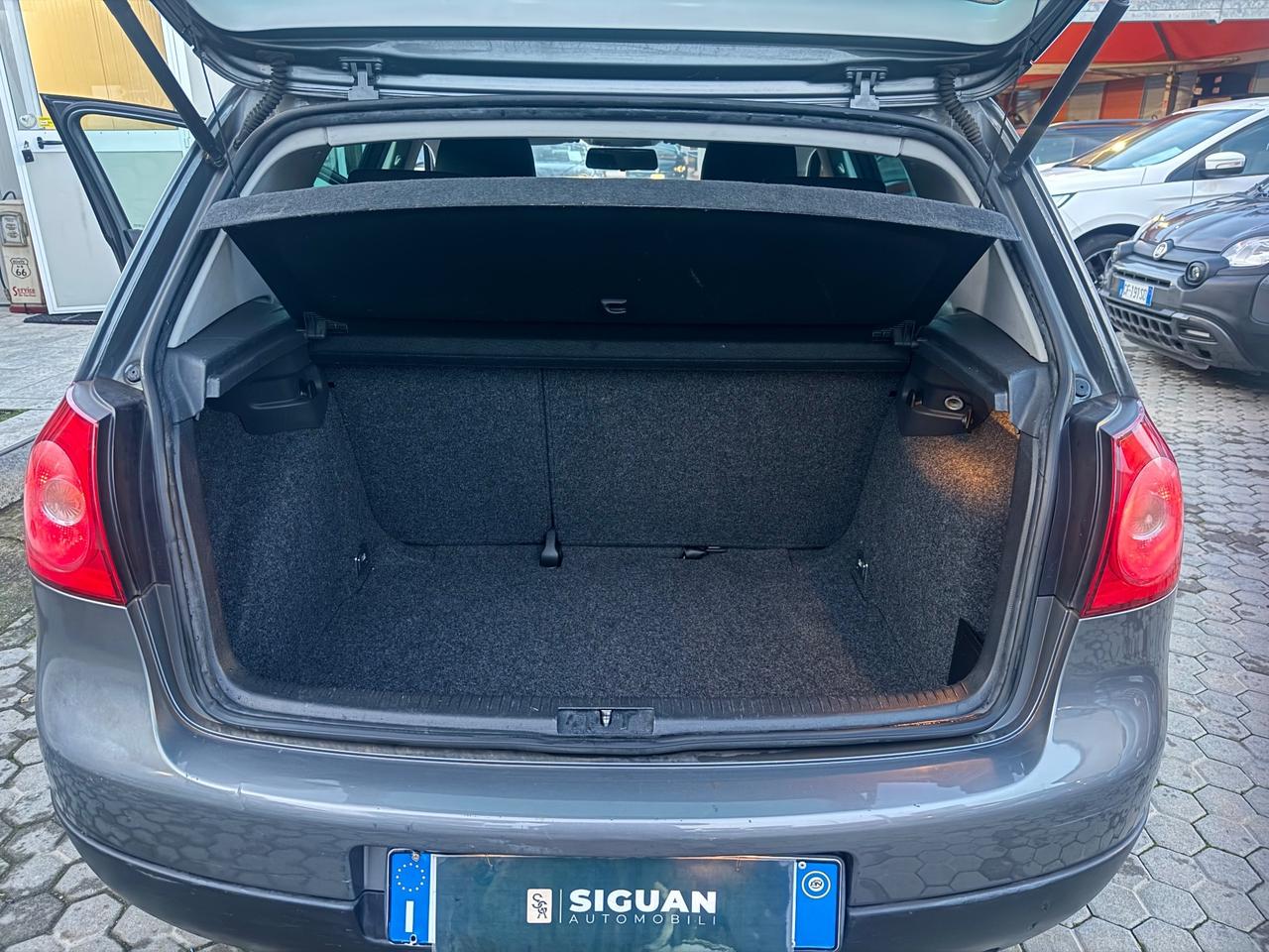 Volkswagen Golf ADATTA A NEOPATENTATI 1.6 16V FSI 5p. Comfortline