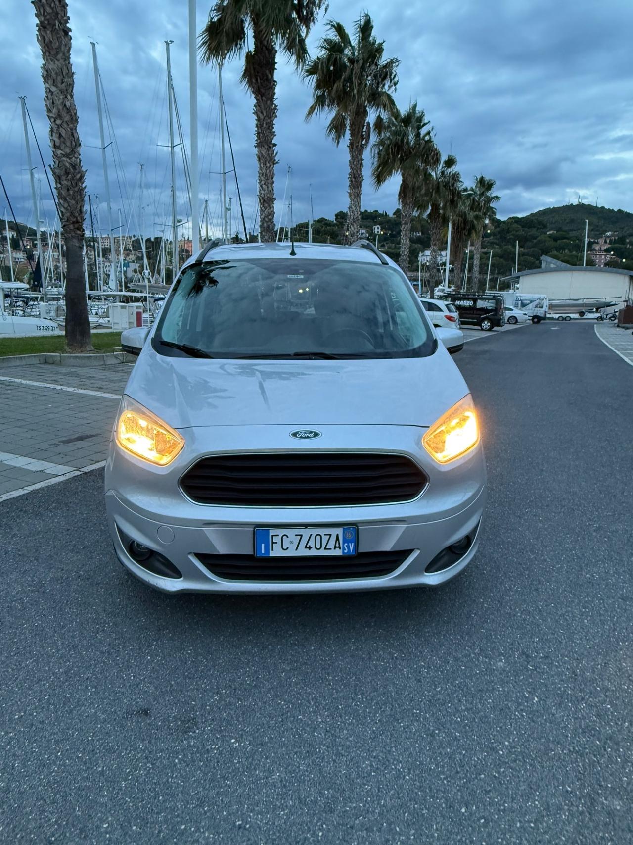 Ford Tourneo Courier 1.0 EcoBoost 100 CV Titanium