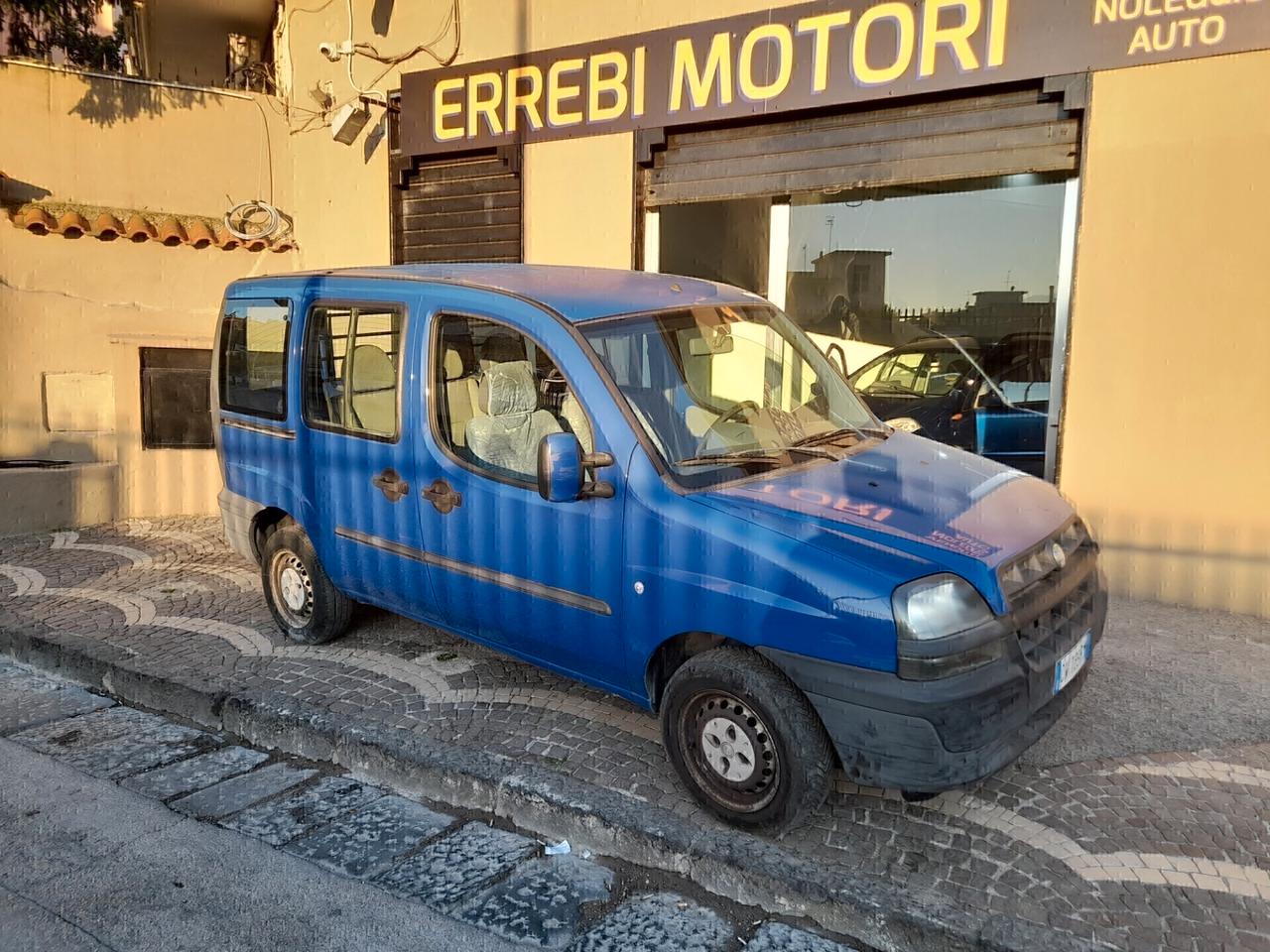 DISTRIBUZIONE E TAGLIANDO APPENA FATTI