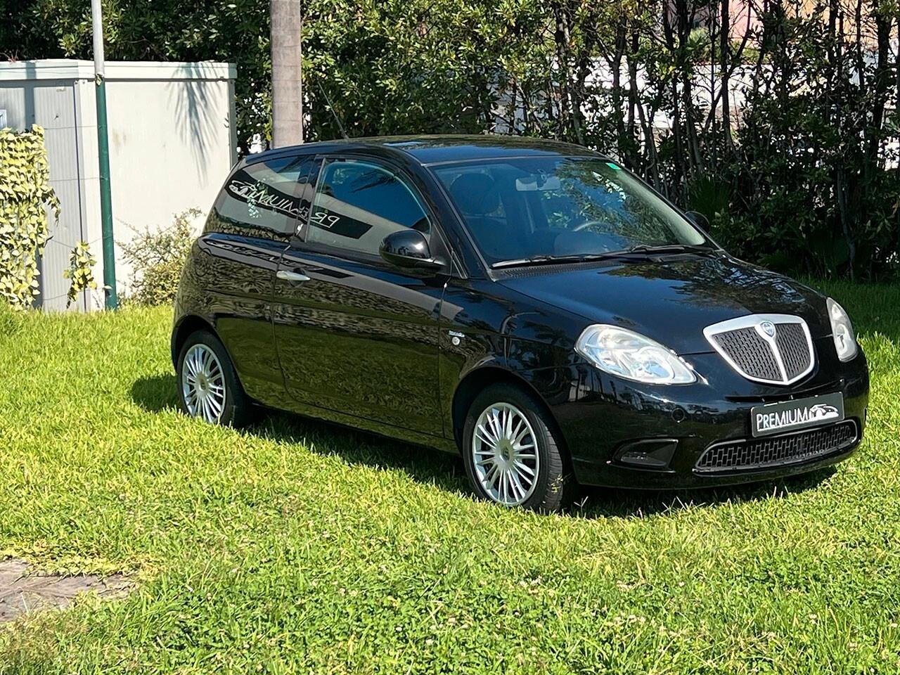 Lancia Ypsilon 1.3 MJT 90 CV Platino