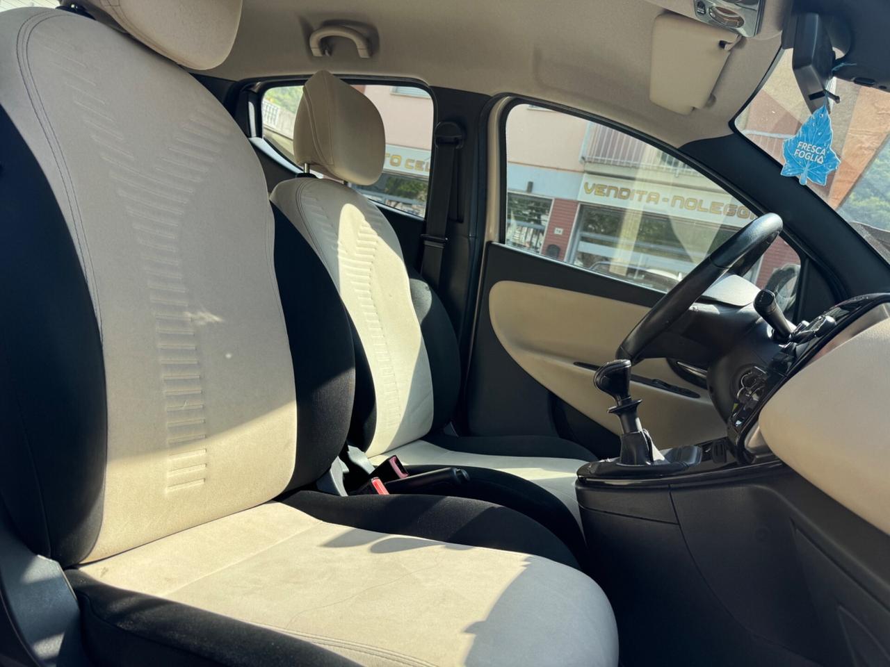 Lancia Ypsilon 1.2 69 CV 5 porte OK NEOPATENTATI