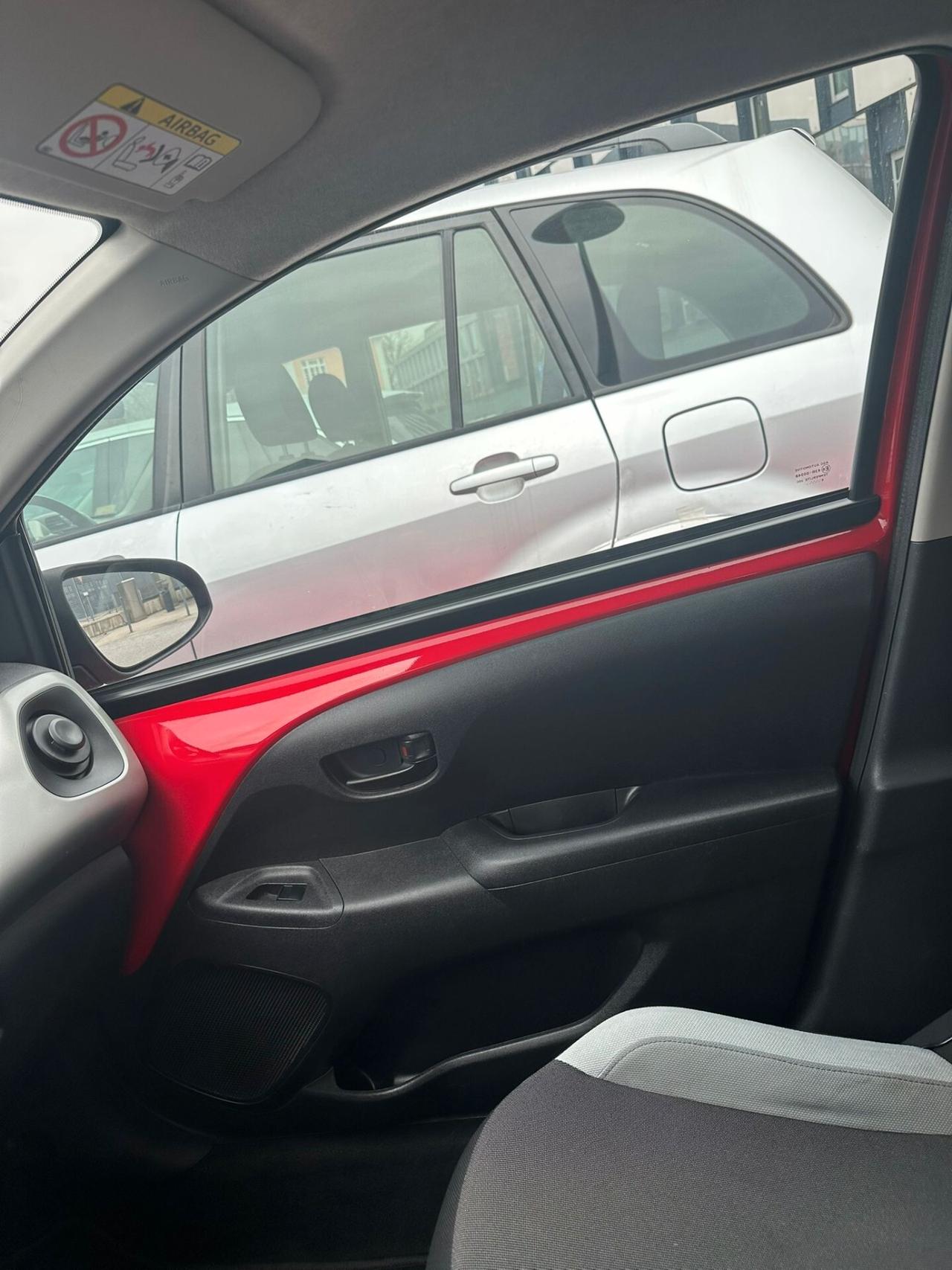 Toyota Aygo 1.0 VVT-i 69 CV 5 porte x-cite