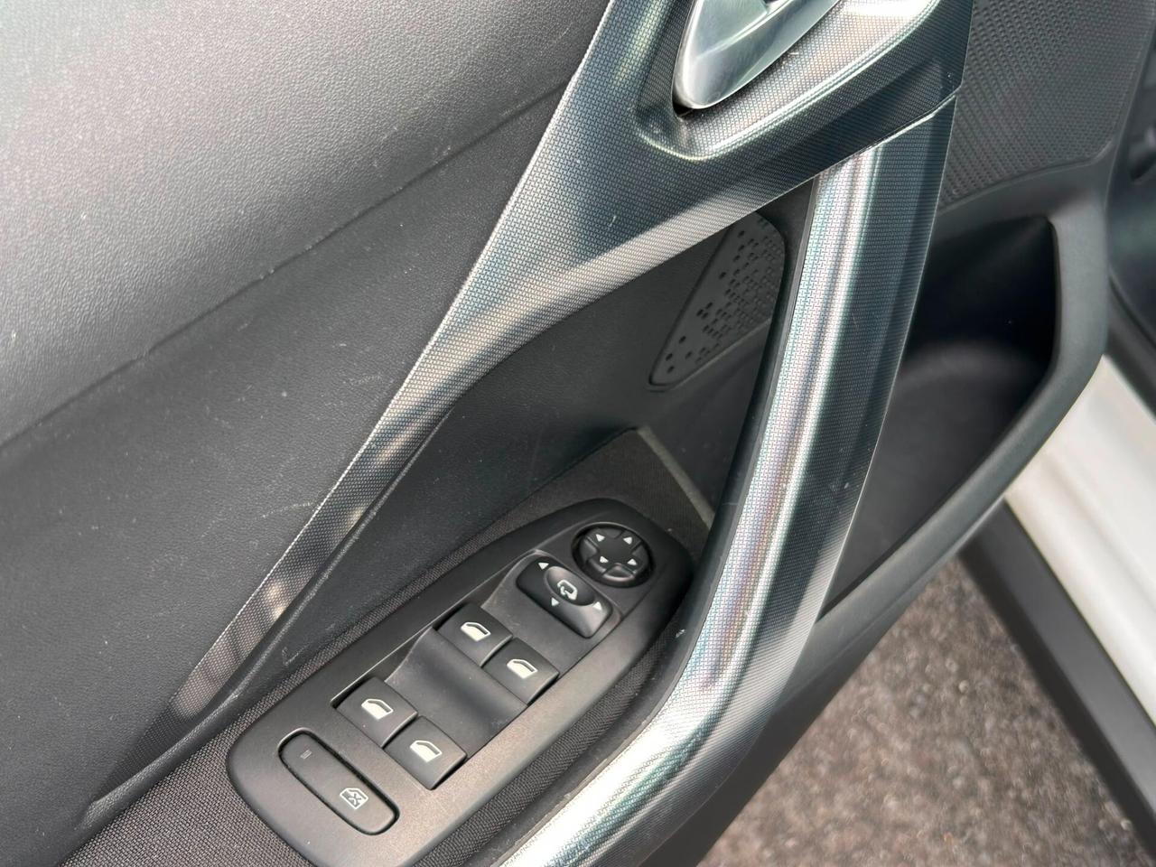 Peugeot 2008 BlueHDi 100 Black Matt