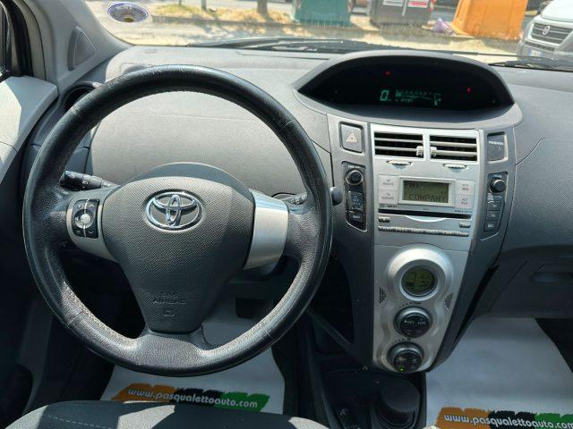 TOYOTA Yaris Ok neo pat. 1.0 5 porte Sol