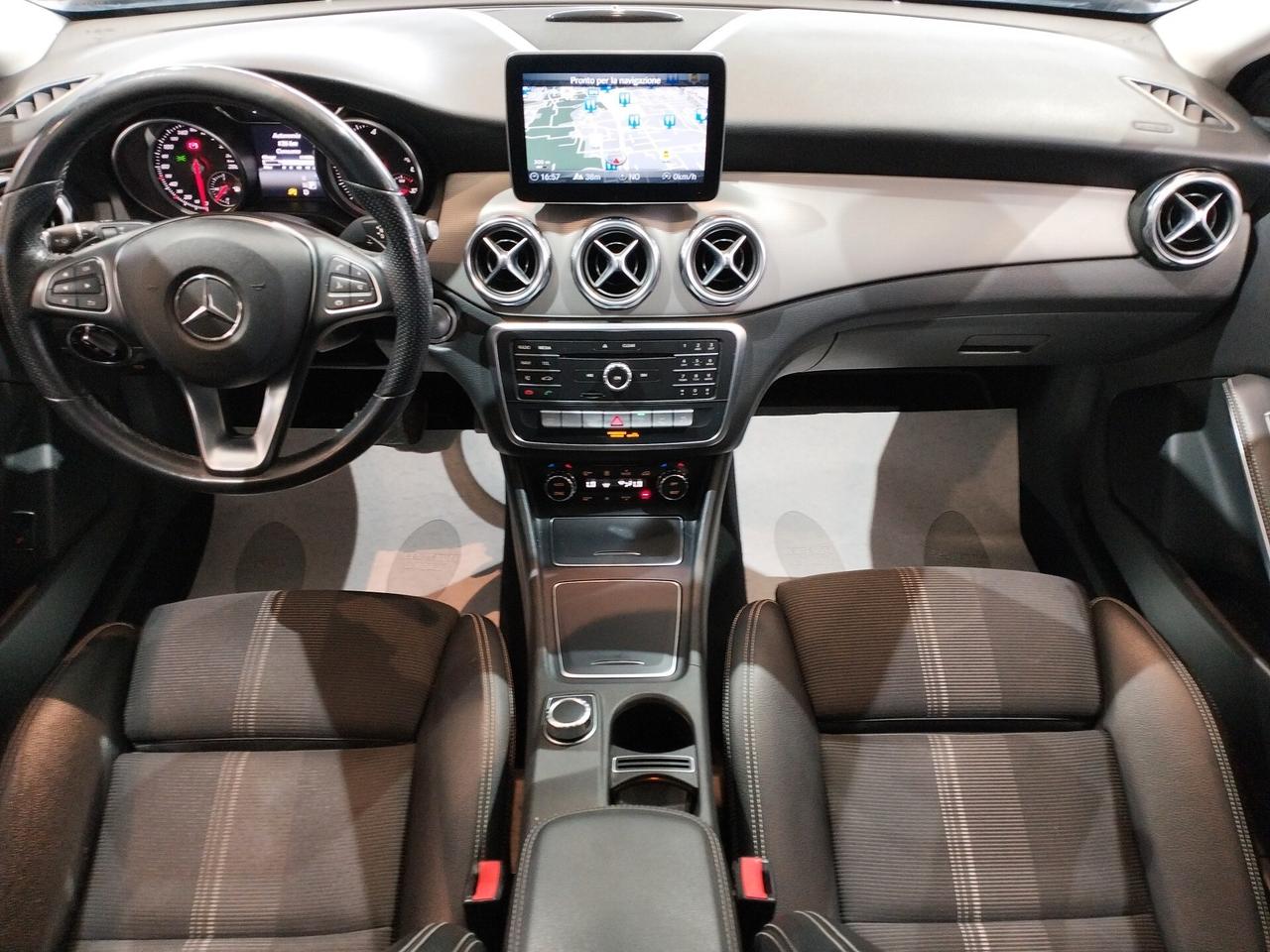 Mercedes-Benz GLA 200 d Premium 4matic auto