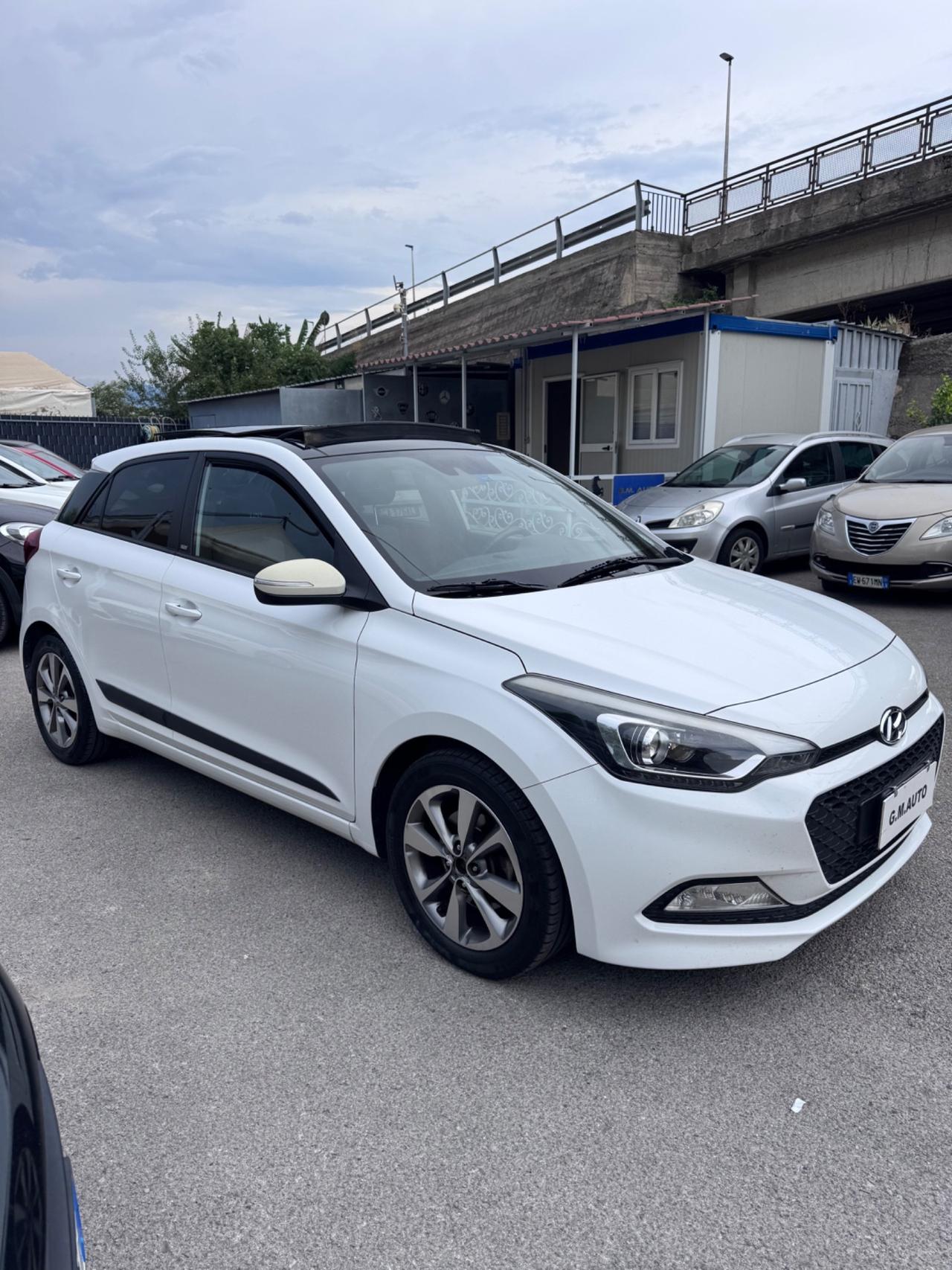 Hyundai i20 1.1 CRDi 2017 TETTO