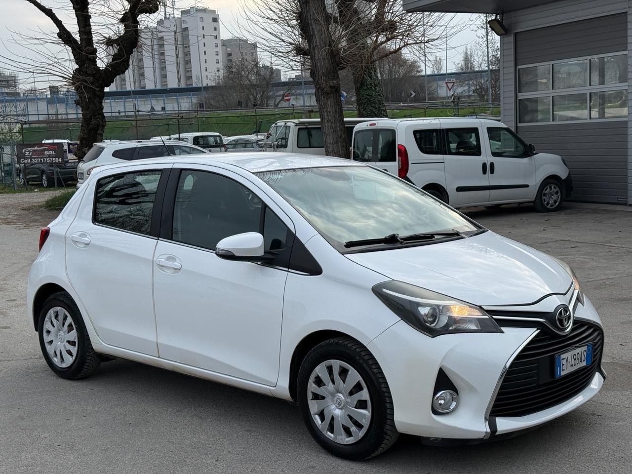Toyota Yaris 1.0 5 porte Lounge
