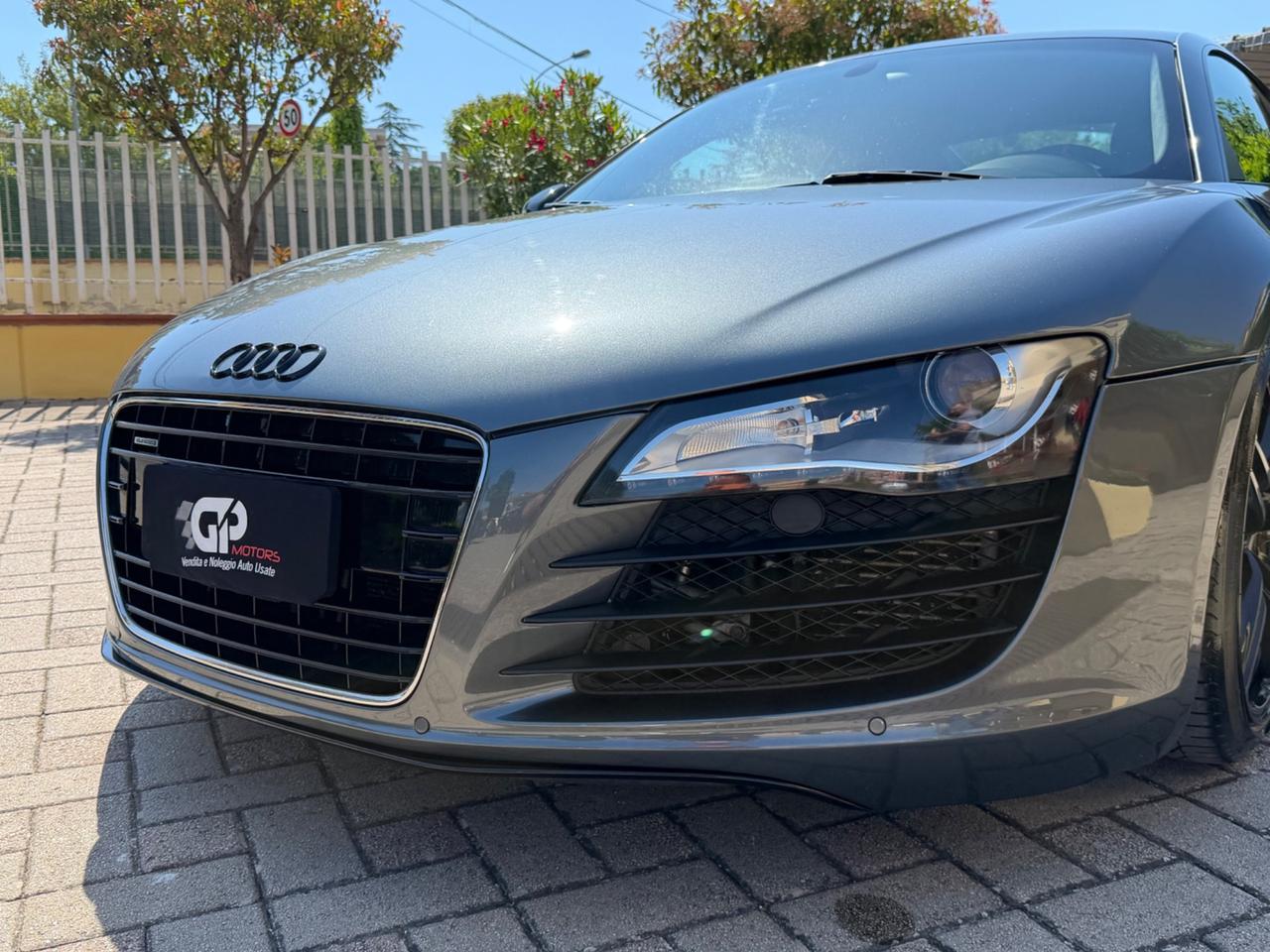 Audi R8 4.2 V8 FSI quattro R tronic