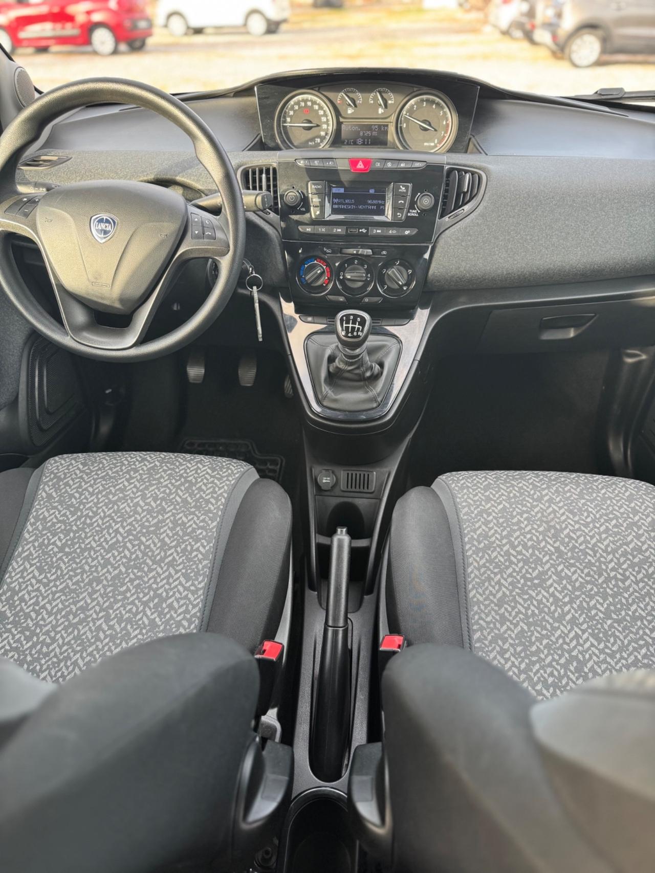 Lancia Ypsilon 1.0 FireFly 5 porte S&S Hybrid Ecochic Silver