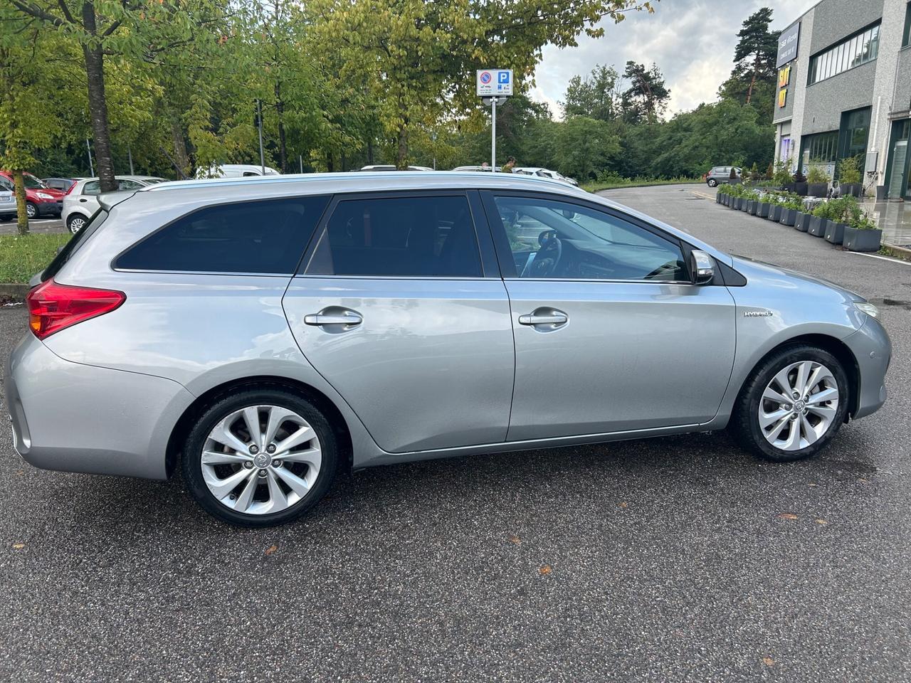 Toyota Auris 1.8 Hybrid Business