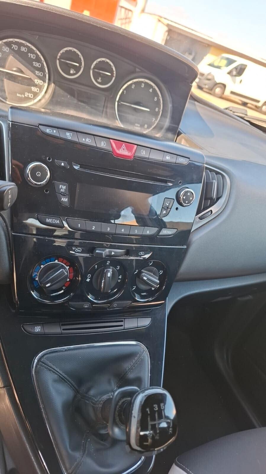 Lancia Ypsilon 1.2 69 CV 5 porte Elle