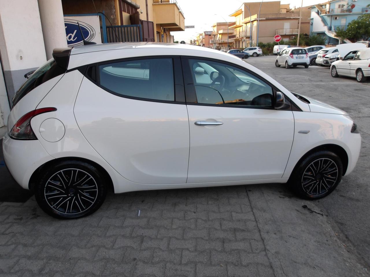 Lancia Ypsilon 1.0 firefly hybrid Gold Plus s&s 70cv 5p.ti