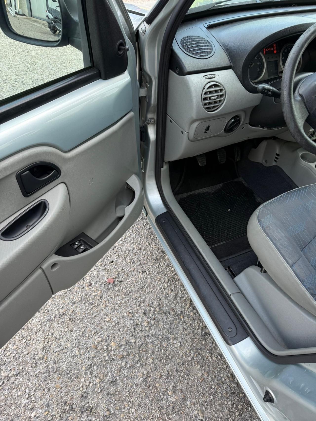RENAULT KANGOO 1.6 BENZINA/METANO - PERMUTO