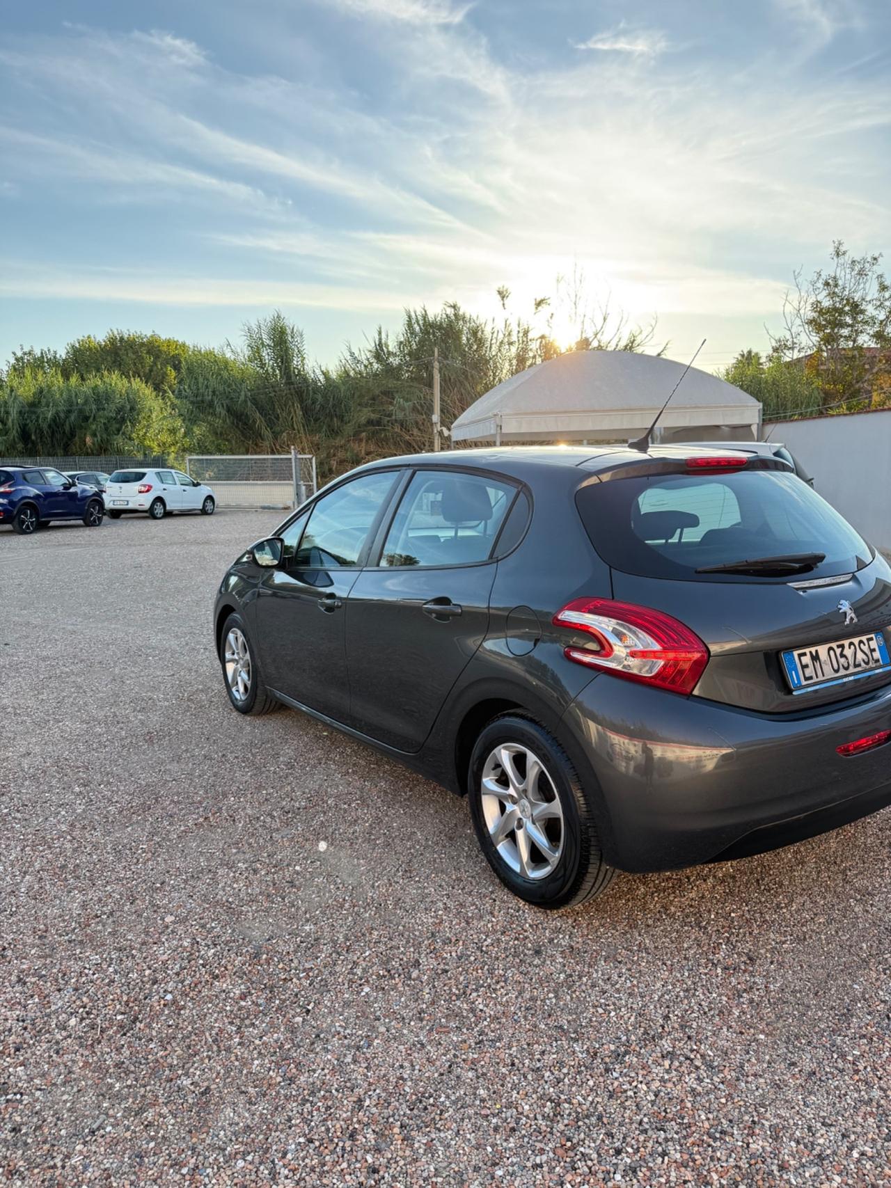 Peugeot 208 1.4 HDi 68 CV 5 porte Allure