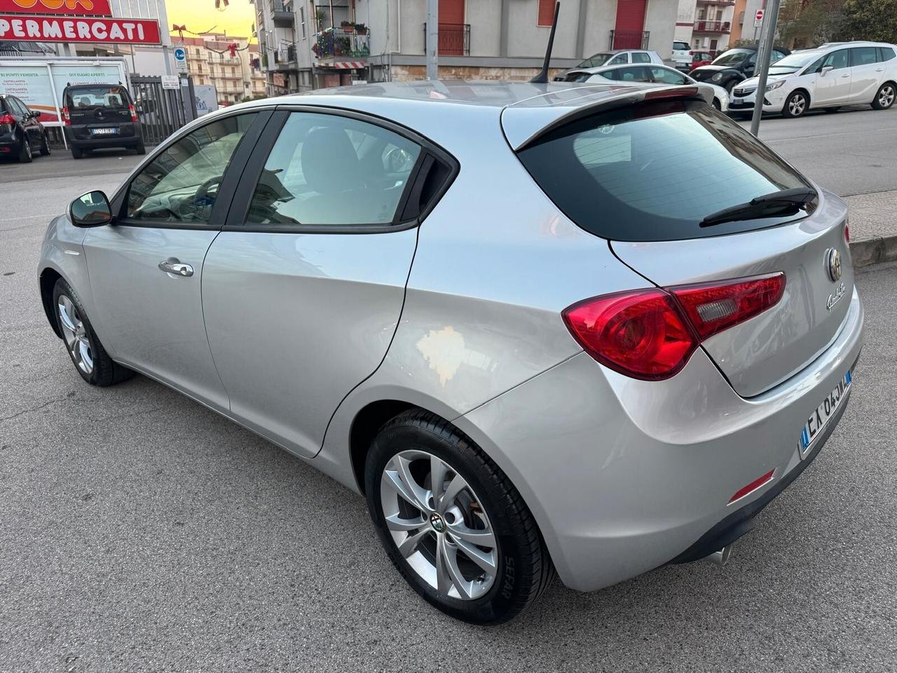 Alfa Romeo Giulietta 1.6 JTDm Distinctive * 105 CV * Adatta a Neopatentati * Garantita 12 Mesi