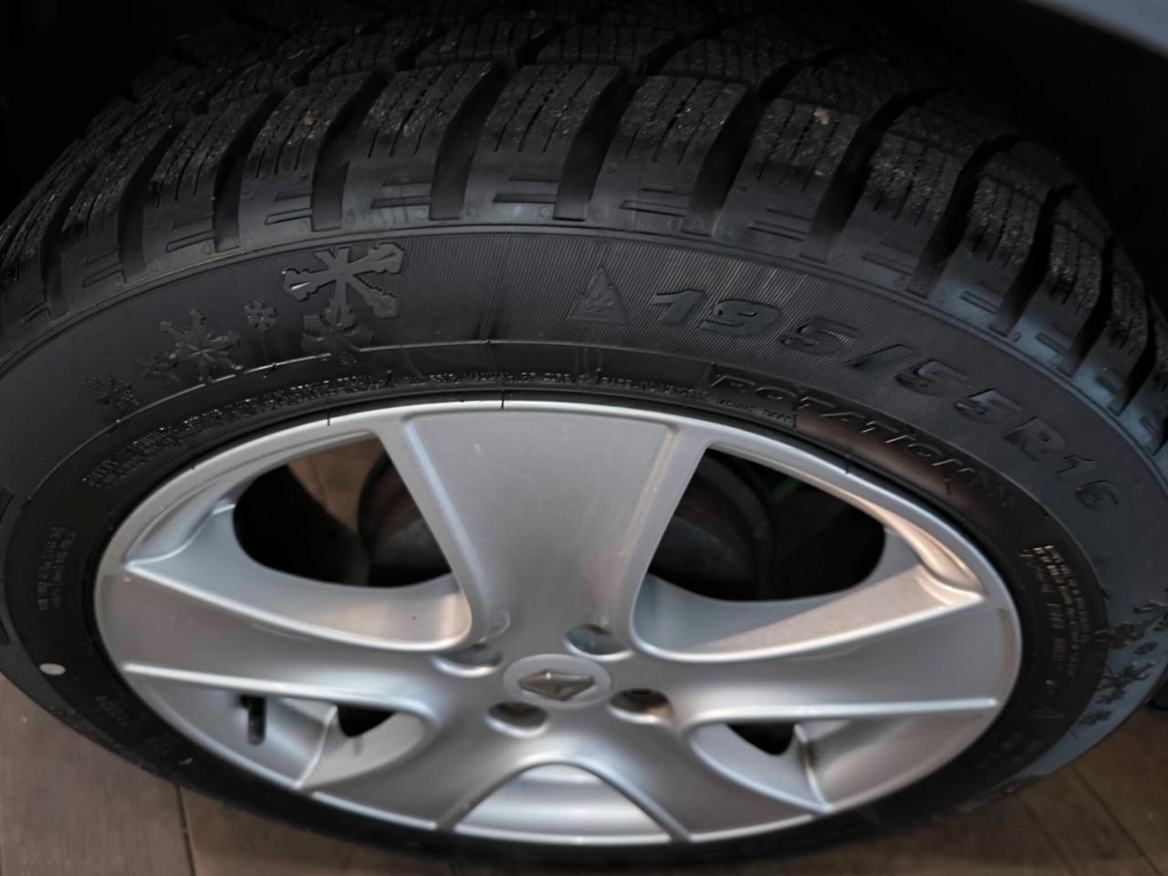 Renault Clio 1.2 75 CV 5 porte Duel