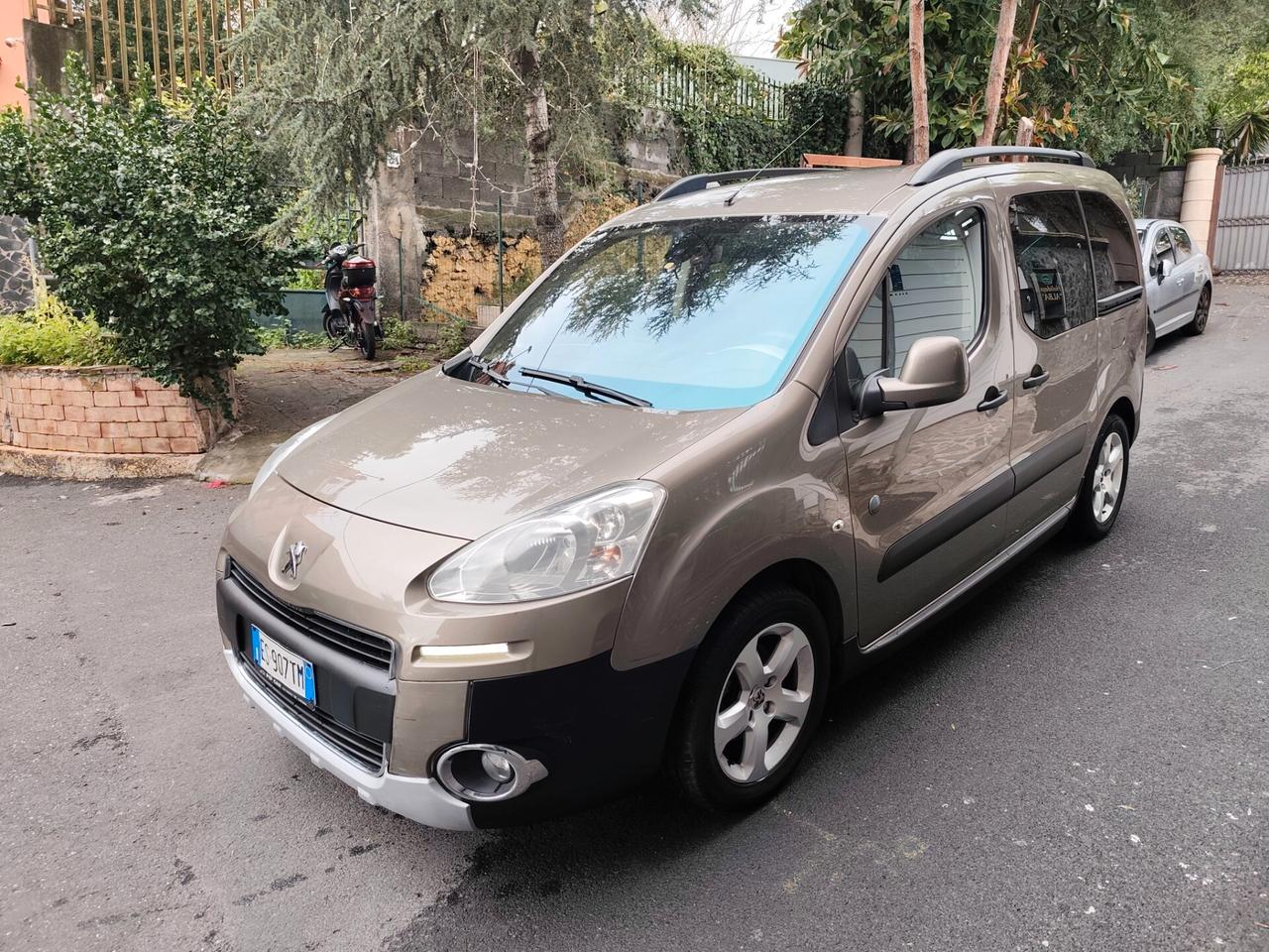 Peugeot Partner Tepee 1.6 HDi 92CV Outdoor 2013