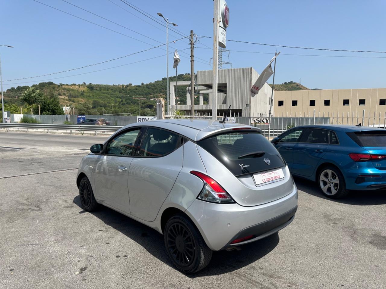 Lancia Ypsilon 1.2 69 CV GPL di serie/UniPro/Sensori