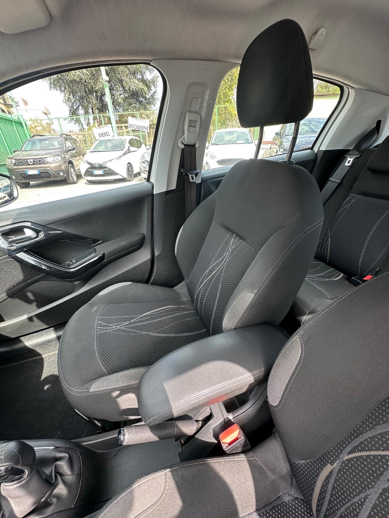 Peugeot 208 1.4 HDi 68 CV 5 porte Access