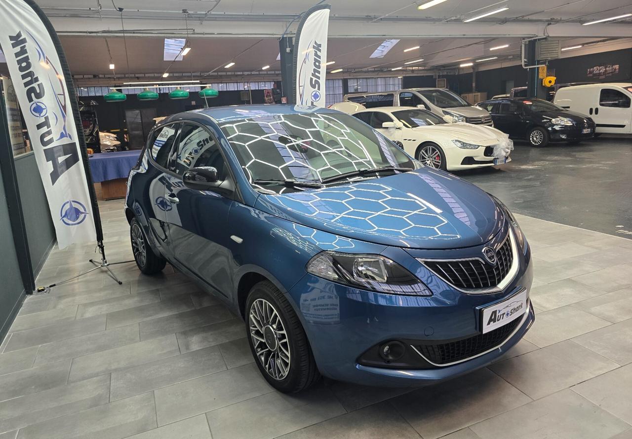 LANCIA YPSILON 1.0 FIREFLY HYBRID GOLD XNEOPATENTATO