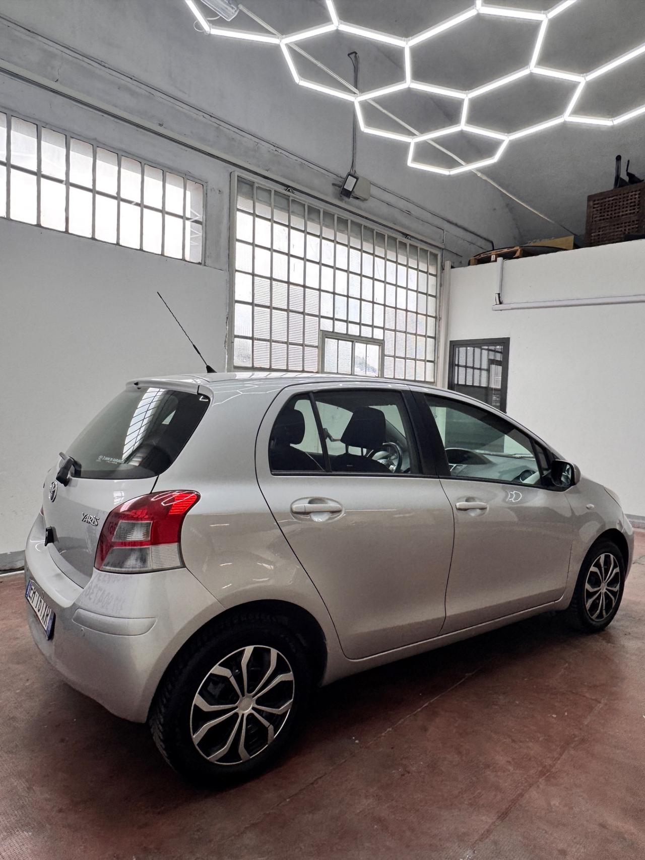 Toyota Yaris 1.3 5 porte 2011