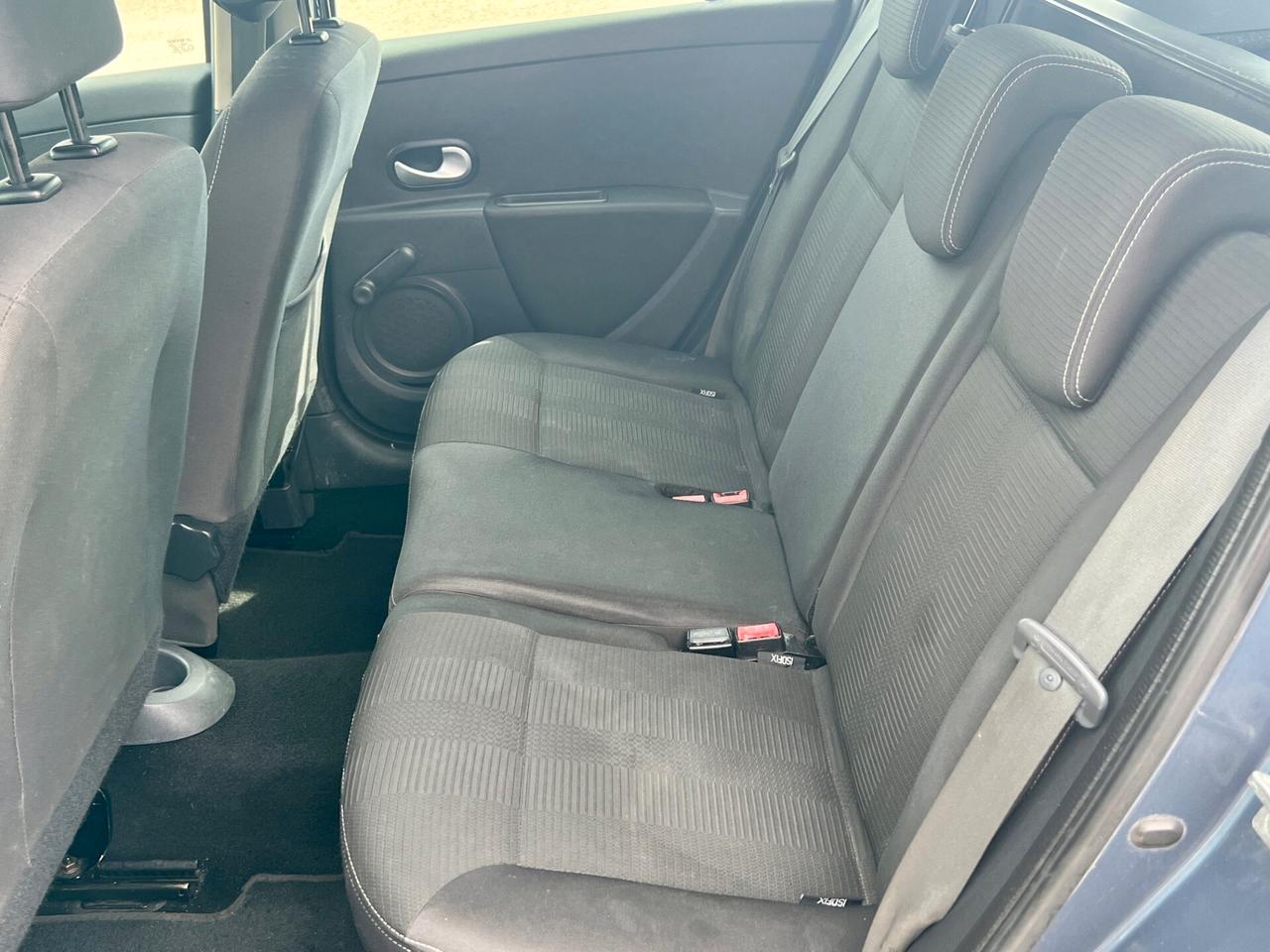 Renault Clio 1.2 16V TCE 100 SporTour 20th