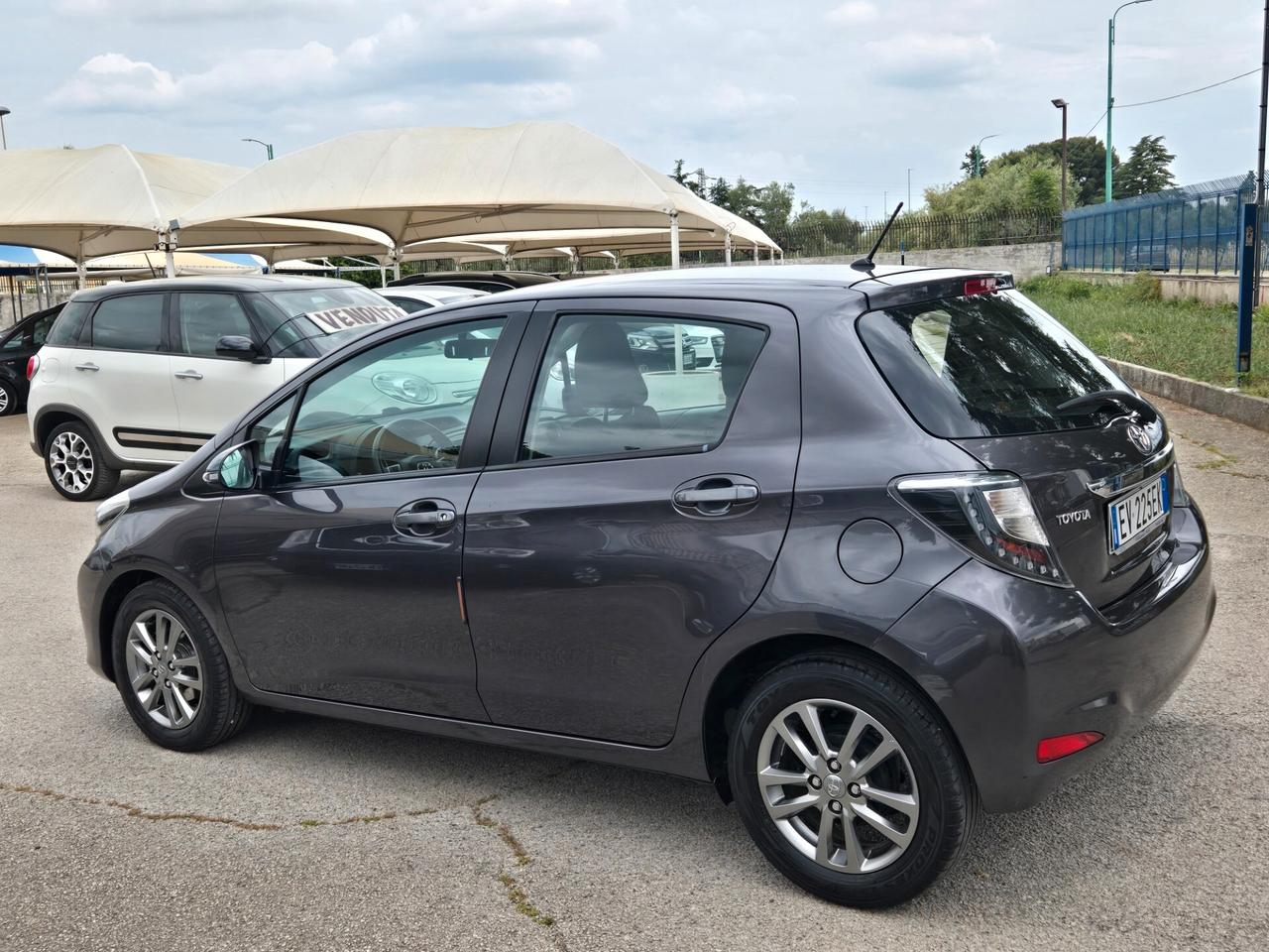 Toyota Yaris 1.0 5 porte Lounge del 2014