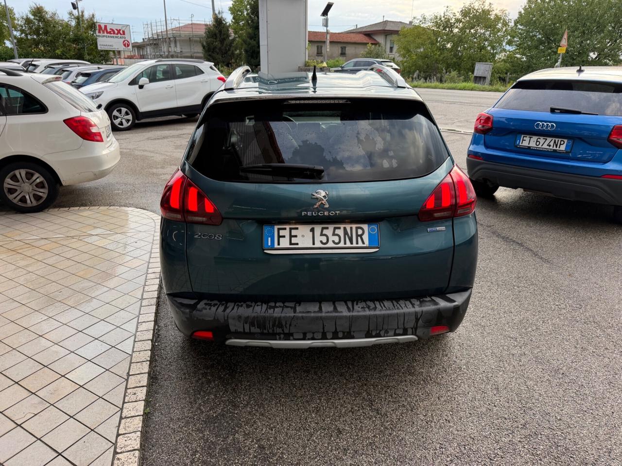 Peugeot 2008 1.2 Turbo Benzina Neopatentati