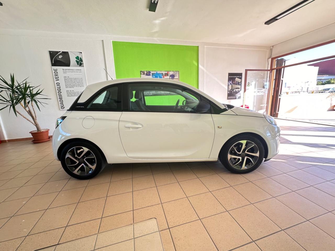 Opel Adam 1.2 70 CV White-Black Link 2013