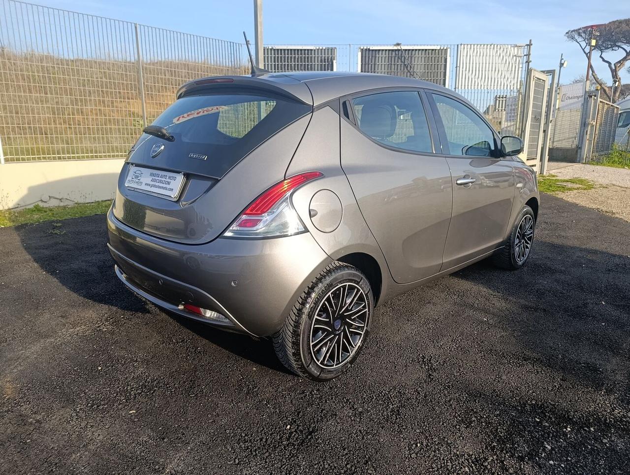 Lancia Ypsilon III 1.0 firefly hybrid Gold s&s 70cv