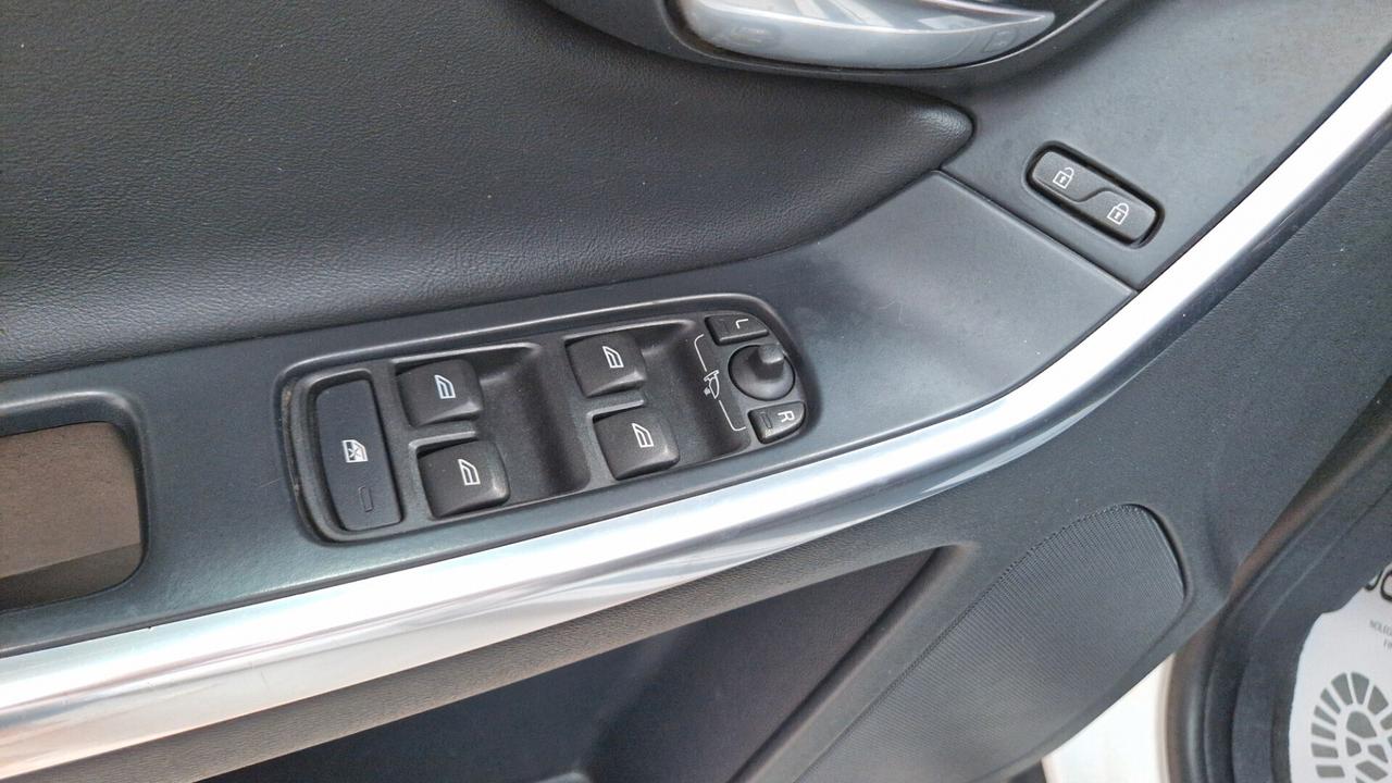 Volvo XC 60 XC60 D4 AWD R-design Momentum